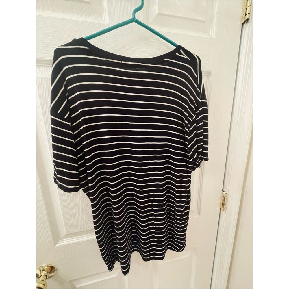 Vintage Black and White Striped Short Sleeve Tee-Shirt